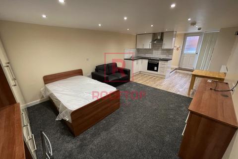 1 bedroom house to rent, Back Brudenell Grove, Leeds LS6