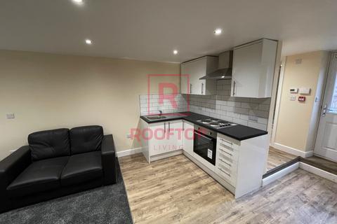 1 bedroom house to rent, Back Brudenell Grove, Leeds LS6