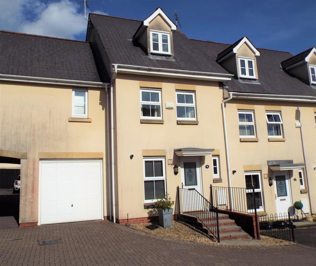 19 Millwood Gardens, Killay, Swansea... 3 bed townhouse £259,000