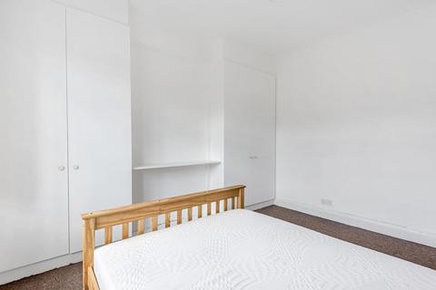 3 Fernbrook Crescent, London, SE13 5NJ