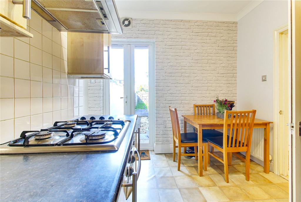 Hastings Road, Maidstone, Kent, ME15 2 bed apartment £210,000
