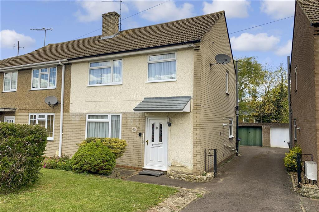 Cherryfields, Sittingbourne, Kent 3 bed semidetached house £290,000