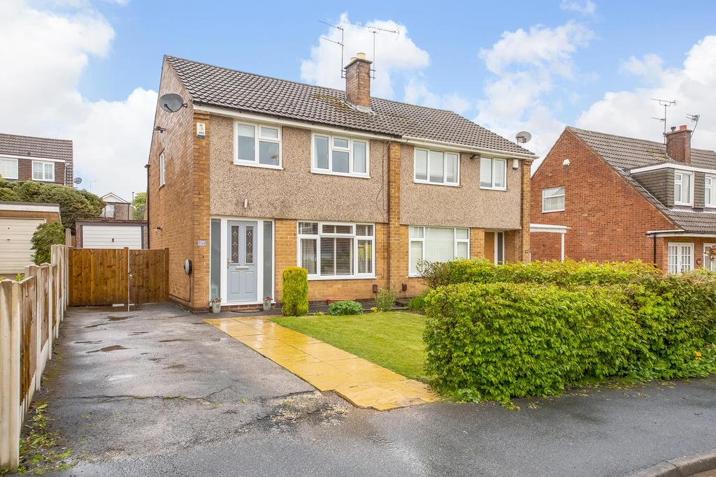 Linton Drive, Alwoodley, Leeds, LS17 8QL 3 bed semidetached house £