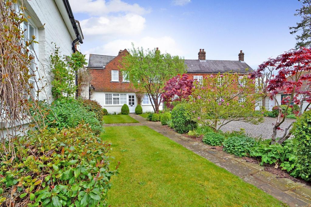 Burton Park, Duncton, Petworth, West Sussex, GU28 2 bed house £1,900