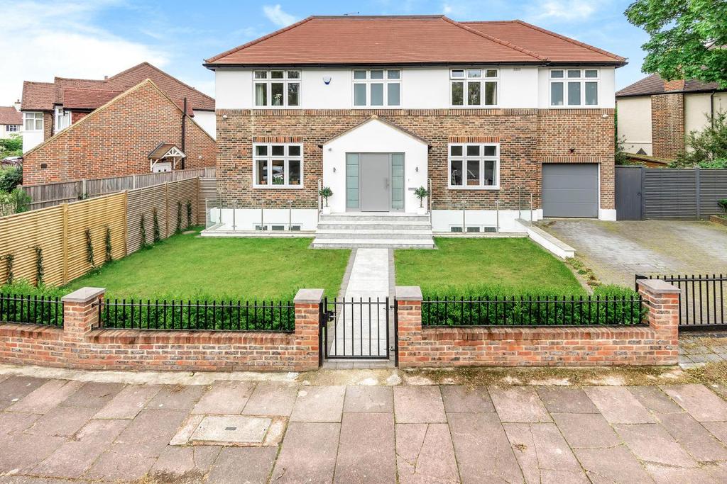 Foxgrove Avenue, Beckenham 5 bed detached house £1,600,000