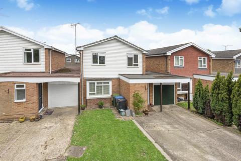4 Brambledene Close, Woking, GU21 3HE