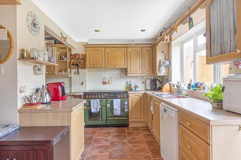 4 Brambledene Close, Woking, GU21 3HE