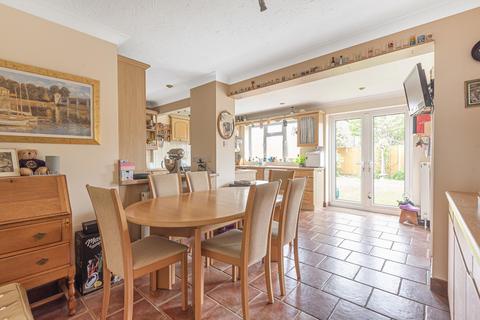 4 Brambledene Close, Woking, GU21 3HE
