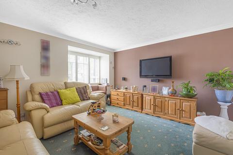 4 Brambledene Close, Woking, GU21 3HE