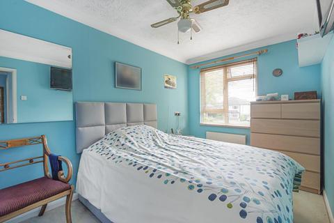 4 Brambledene Close, Woking, GU21 3HE