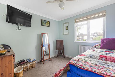 4 Brambledene Close, Woking, GU21 3HE