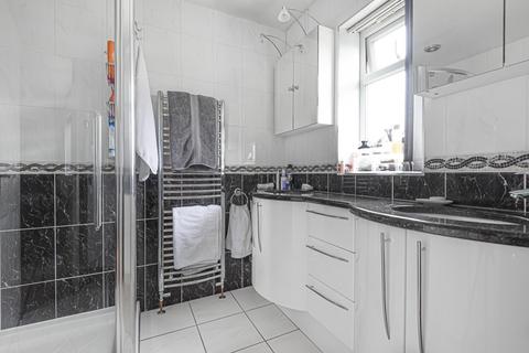 4 Brambledene Close, Woking, GU21 3HE