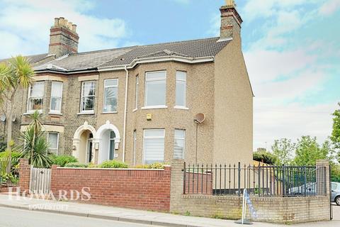9 Bridge Road, Lowestoft, NR32 3LL