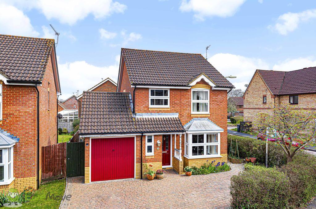 Scures Road, Hook RG27 9TB 4 bed detached house £550,000