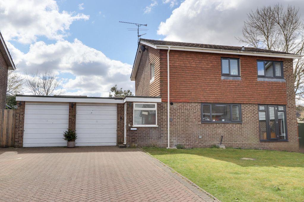 Iris Close, Kempshott, Basingstoke 4 bed detached house £550,000