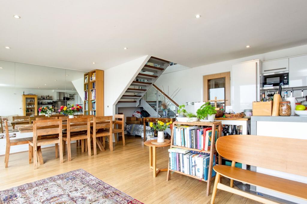45 Wood Wharf 277...