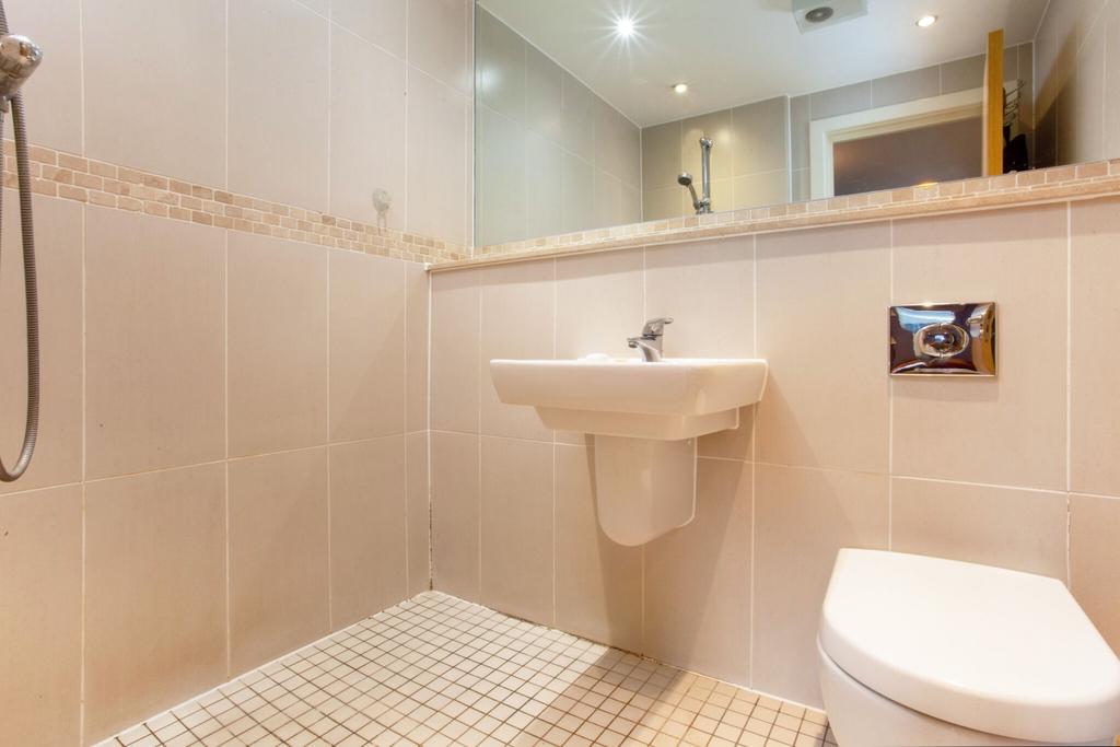 45 Wood Wharf 277...