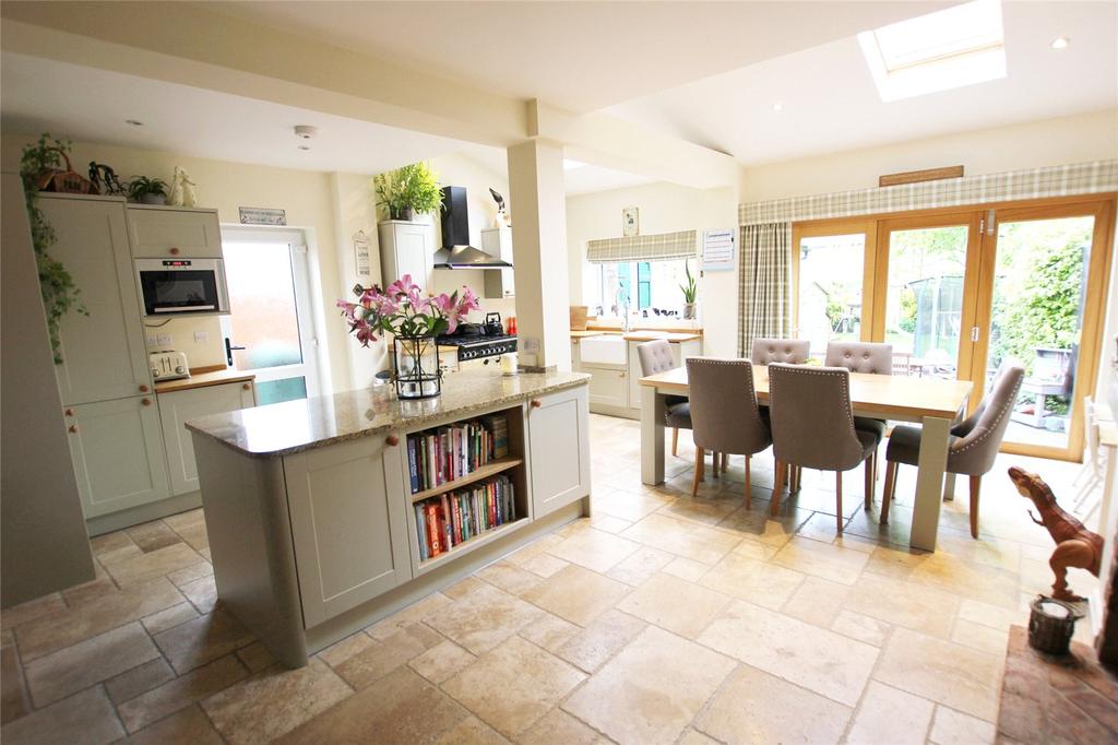 Daleside, Upton, Chester, CH2 3 bed semidetached house £380,000