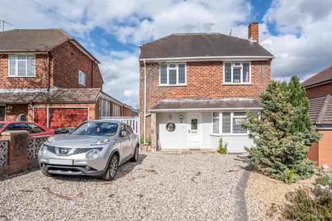31 Brook Crescent, Kingswinford, DY6 9AT