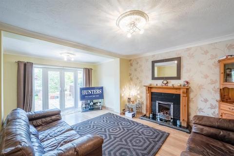 31 Brook Crescent, Kingswinford, DY6 9AT