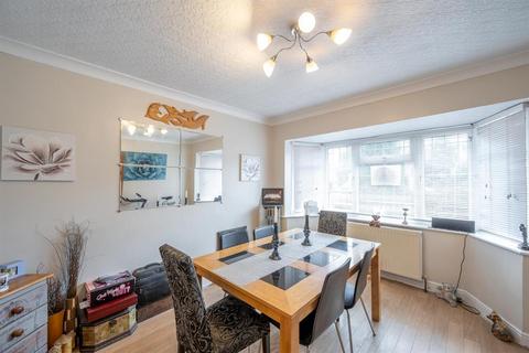 31 Brook Crescent, Kingswinford, DY6 9AT