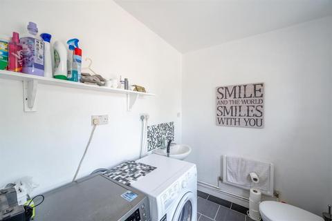 31 Brook Crescent, Kingswinford, DY6 9AT