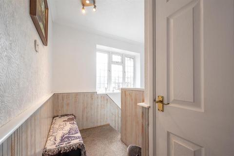 31 Brook Crescent, Kingswinford, DY6 9AT