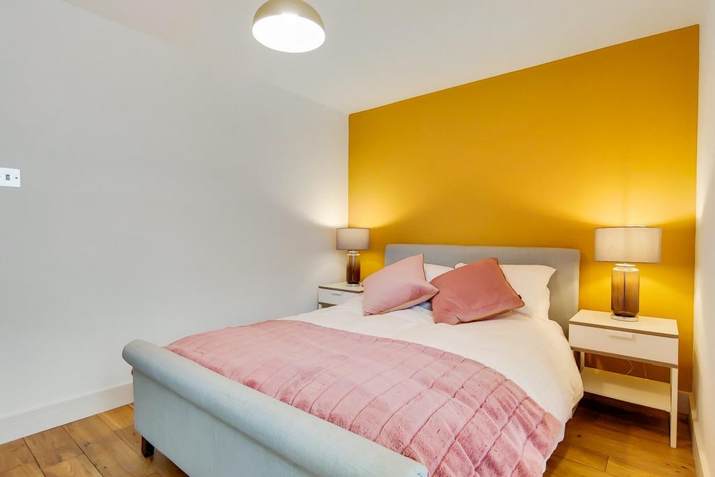 Gwynne Road, Battersea SW11 2 bed apartment £1,998 pcm (£461 pw)