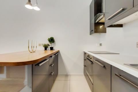 2 bedroom apartment to rent, Gwynne Road, Battersea SW11
