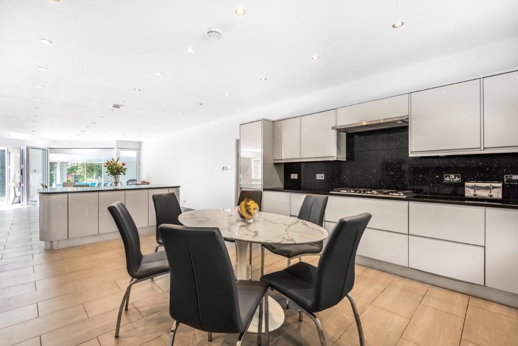 Allandale Avenue, London, N3 5 bed detached house £3,600,000