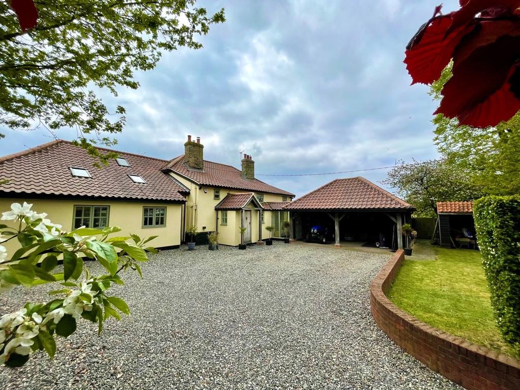 Church Lane, Hepworth 5 bed detached house £795,000