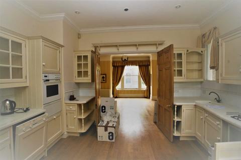 20 Bernard Gardens, London, SW19 7BE
