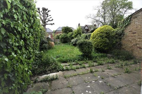 20 Bernard Gardens, London, SW19 7BE