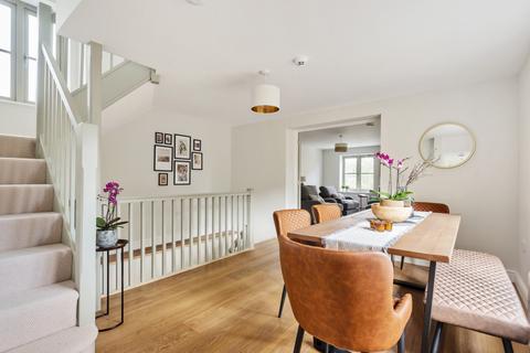 11a High Street, Avening, Tetbury, GL8 8LU