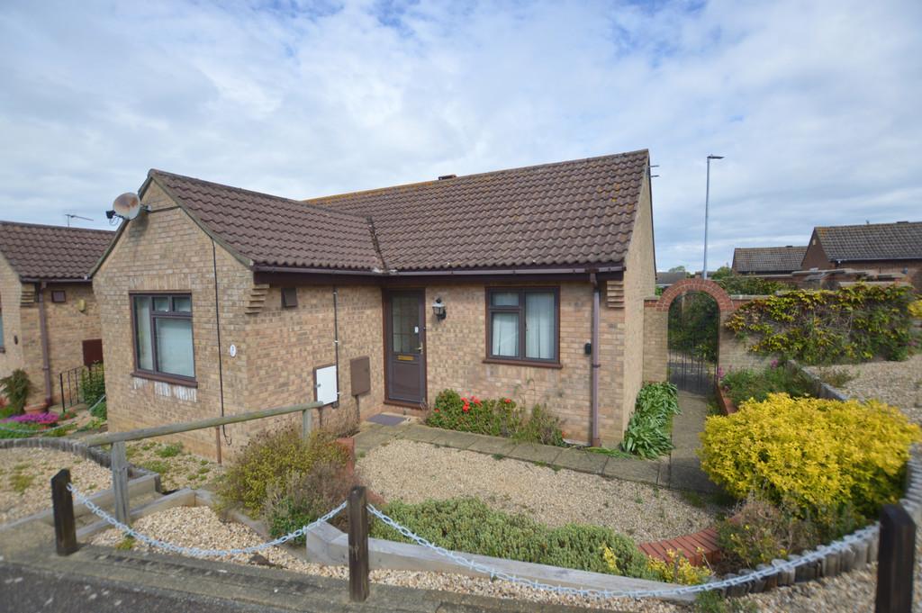 Hunstanton 2 bed semi-detached bungalow - £750 pcm (£173 pw)