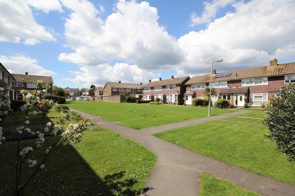 Belvedere Gardens, Crowborough 2 bed end of terrace house £285,000