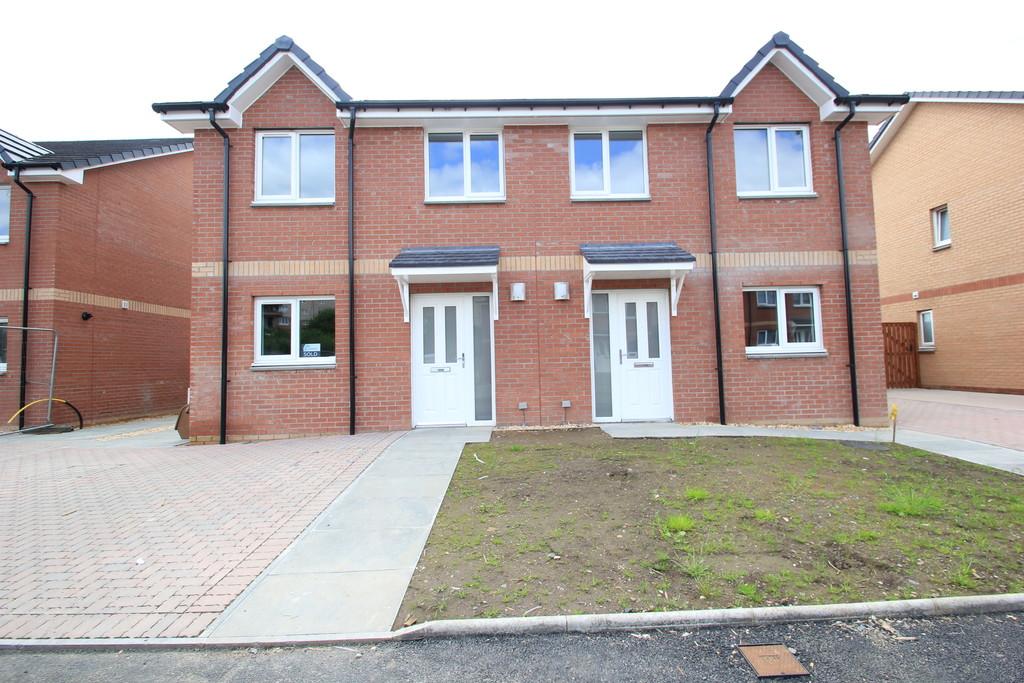 Broomfield Crescent, Balornock 3 bed semidetached house £995 pcm (£230 pw)