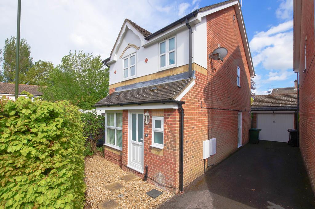 Grenville Gardens, Chichester, West Sussex 3 bed detached house £375,000