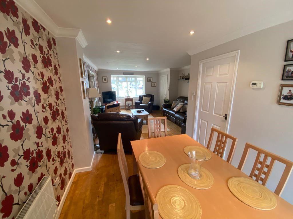 Nuthall Close, Wakes Meadow, Northampton NN3 9XA 4 bed detached house