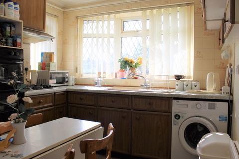 53 Middlebrook Way, Bradford, BD8 0EW