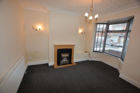 2 bedroom semi-detached house to rent, Kilton Road, Worksop