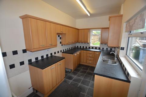 2 bedroom semi-detached house to rent, Kilton Road, Worksop