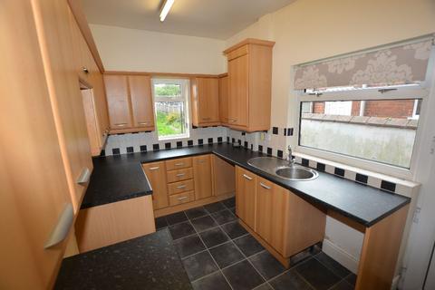 2 bedroom semi-detached house to rent, Kilton Road, Worksop