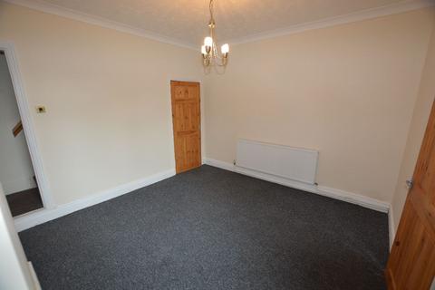 2 bedroom semi-detached house to rent, Kilton Road, Worksop