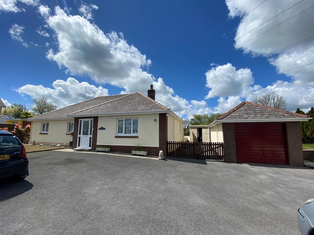 Saron, Llandysul, SA44 3 bed detached bungalow £280,000