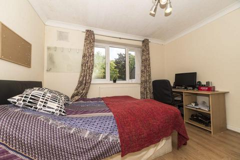 3 bedroom flat for sale, Egerton Court, Victoria Park, Manchester, M14 5SL