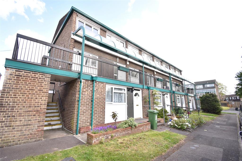 Worcester Close, Farnborough, Hampshire, GU14 2 bed £200,000