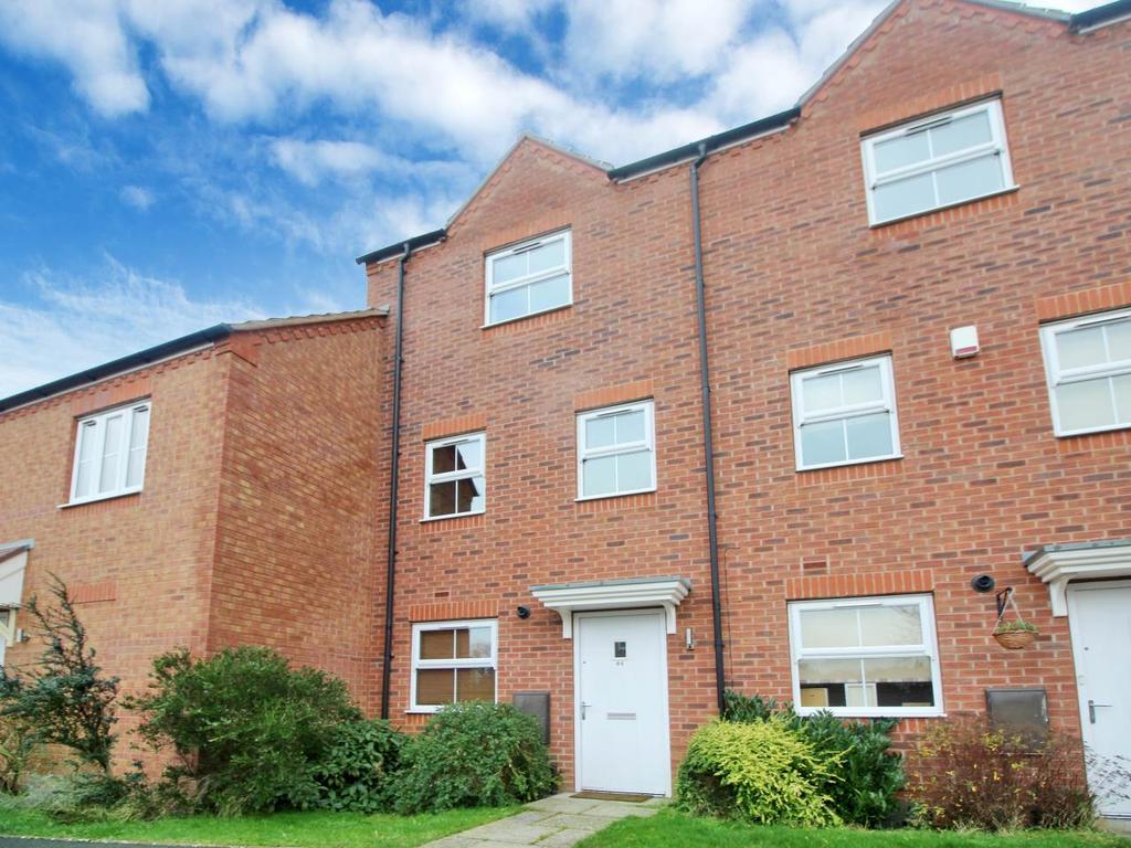 Cornflower Drive, Evesham, Worcestershire 4 bed house £1,195 pcm (£