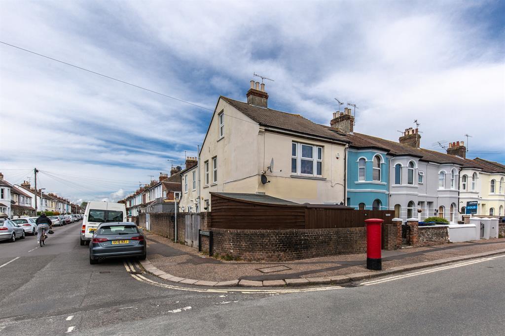 Ground Floor Flat, Pavilion Road... 2 bed ground floor flat £230,000