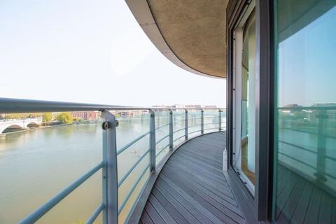 3 bedroom apartment for sale, Brewhouse Lane, London, SW15